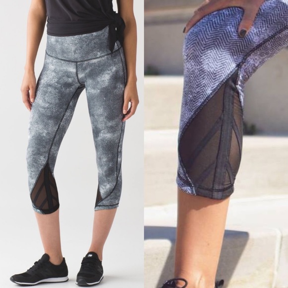 Lululemon Essential Rhythm Crop Full-On Luxtreme in Diffusion White Black - Picture 2 of 9